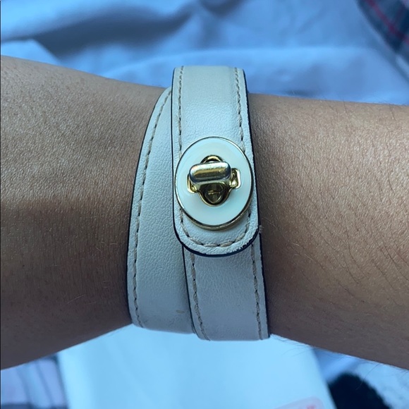 Coach turn lock double wrap white bracelet - Picture 9 of 9
